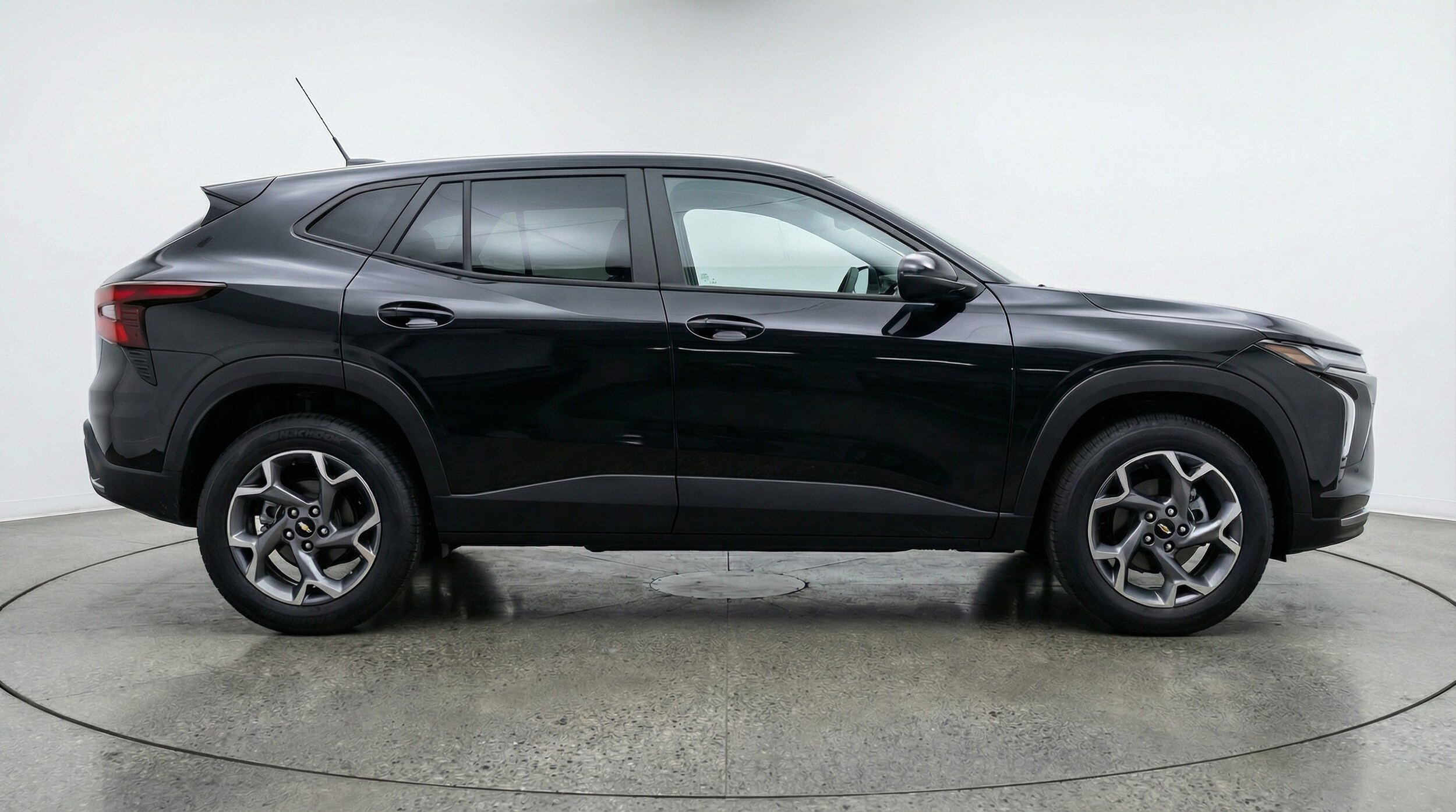 Thumbnail: 2025 Chevrolet Trax - 8