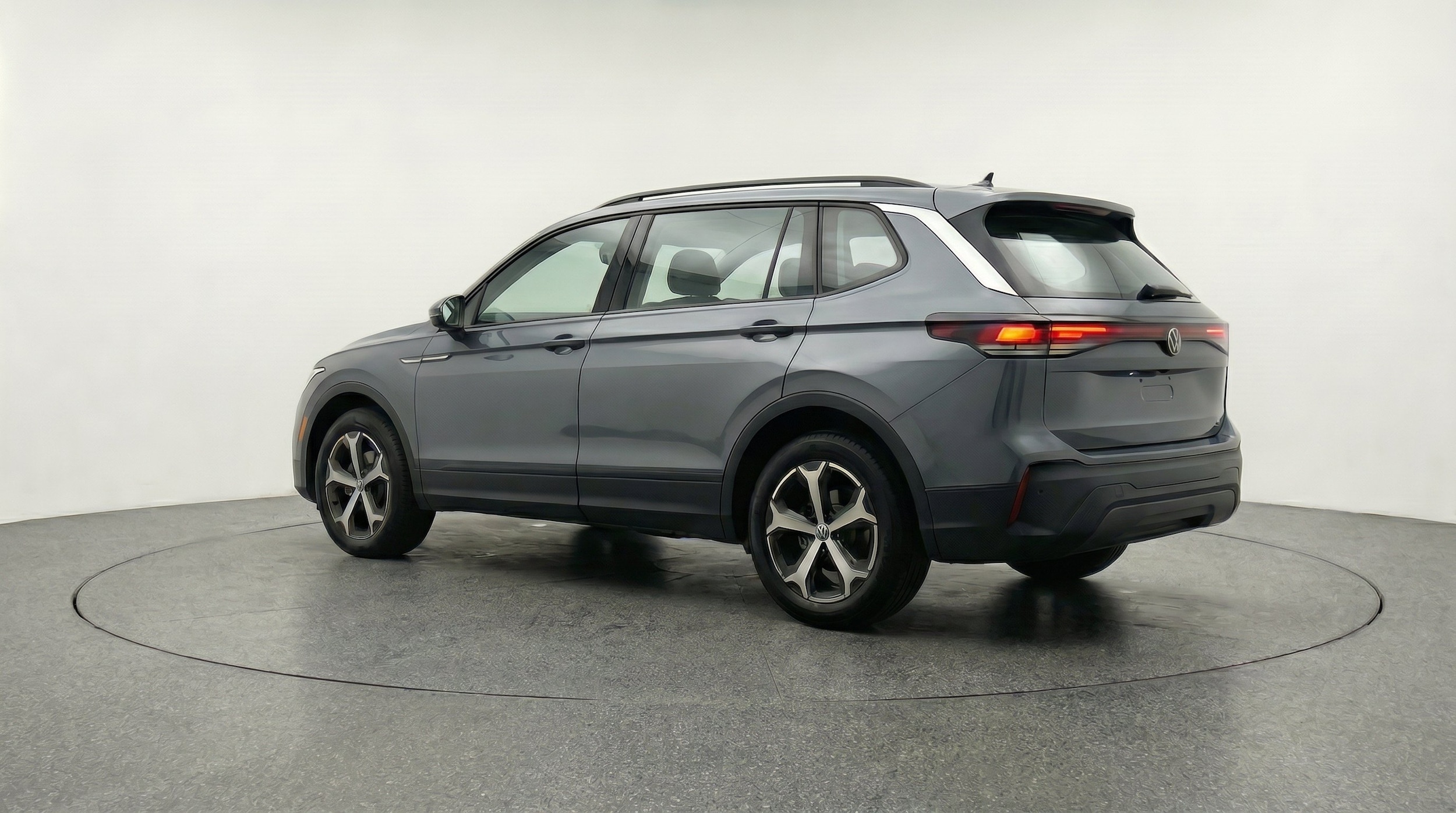 Thumbnail: 2026 Volkswagen Tiguan - 6