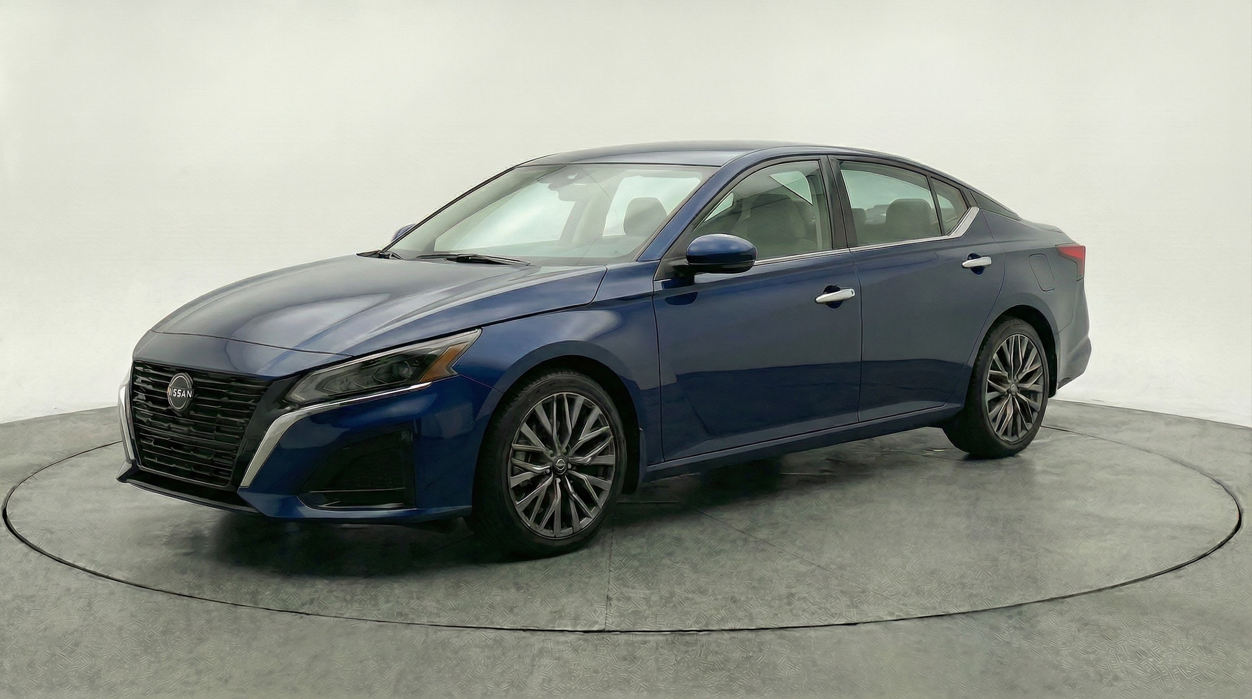 Thumbnail: 2025 Nissan Altima - 3