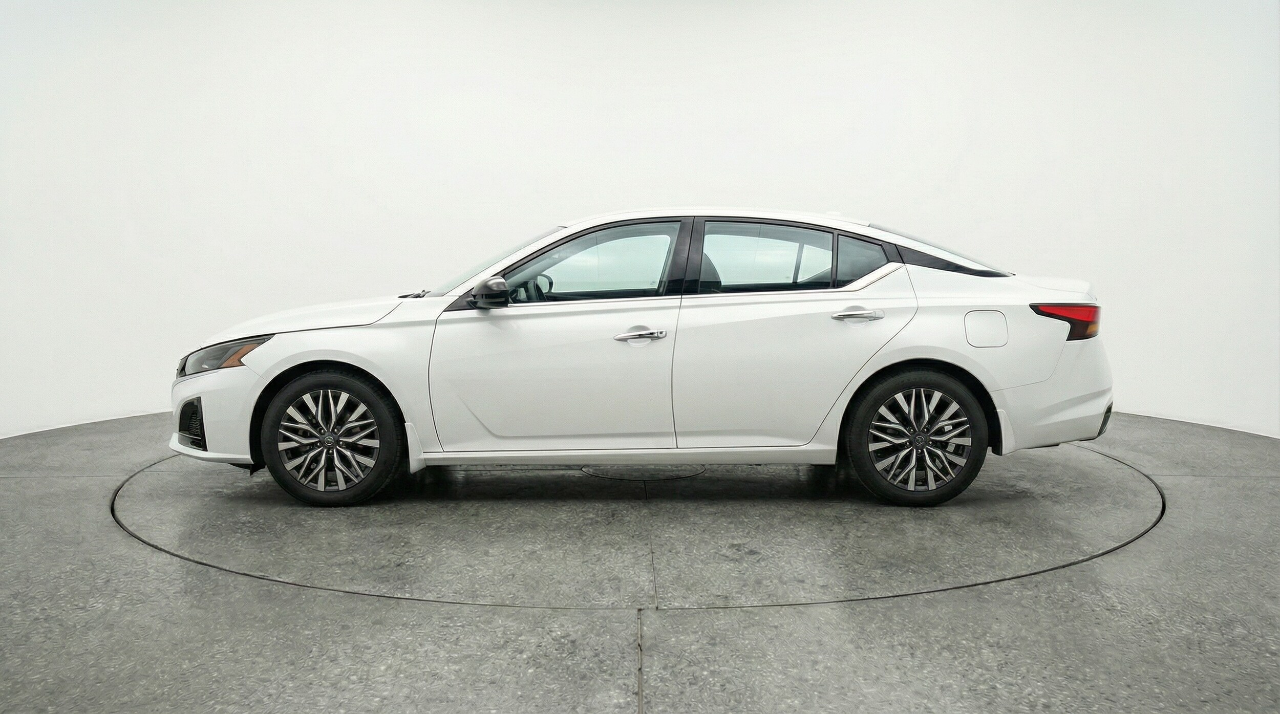 Thumbnail: 2025 Nissan Altima - 4