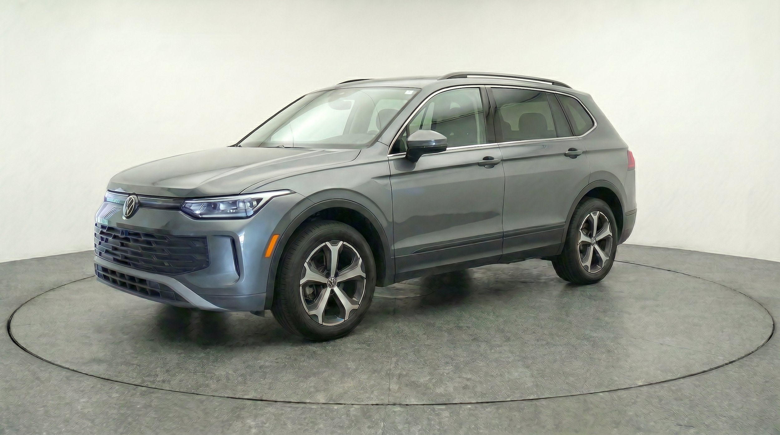 Thumbnail: 2026 Volkswagen Tiguan - 3