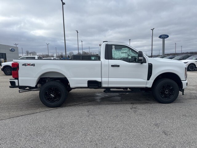 2025 Ford F-350 photo 2