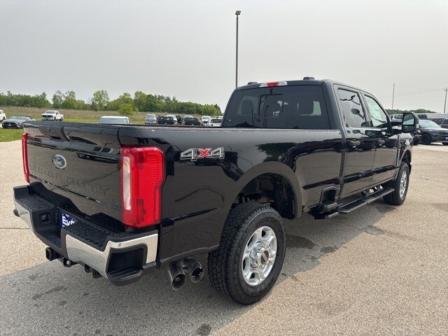 2025 Ford F-350 photo 3
