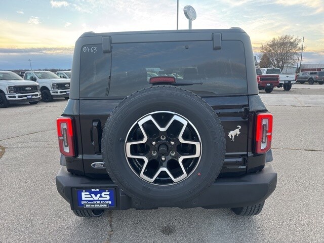 2025 Ford Bronco Outer Banks photo 3