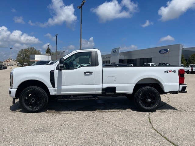 2025 Ford F-350 photo 2