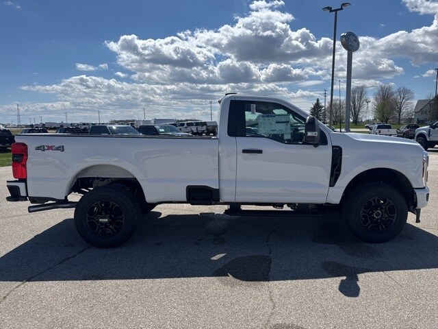 2025 Ford F-350 photo 4