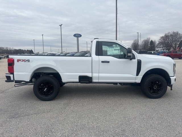 2025 Ford F-350 photo 2