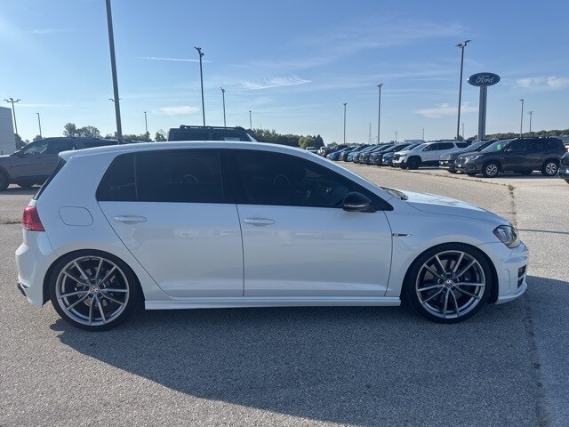 2017 Volkswagen Golf R 4Motion photo 2