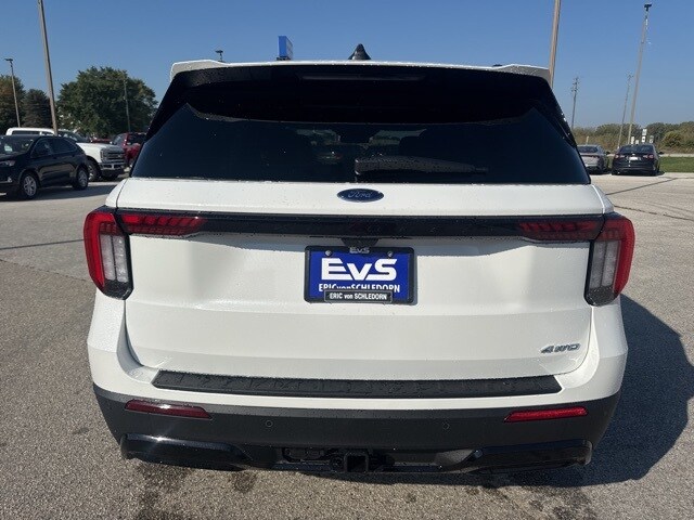 2025 Ford Explorer ST-Line photo 2