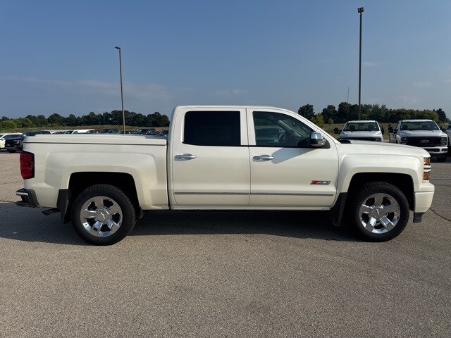 2015 Chevrolet Silverado 1500 LT photo 2
