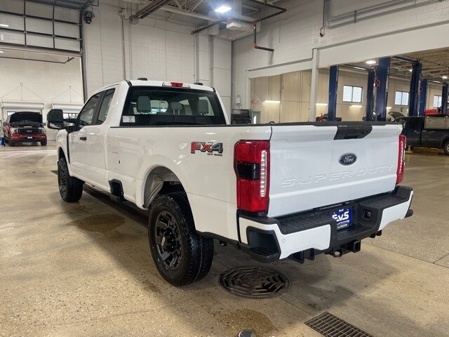2025 Ford F-250 photo 3