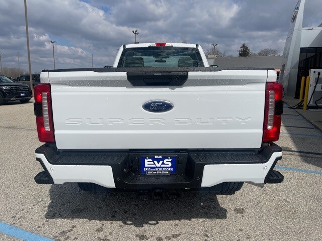 2025 Ford F-350 photo 4