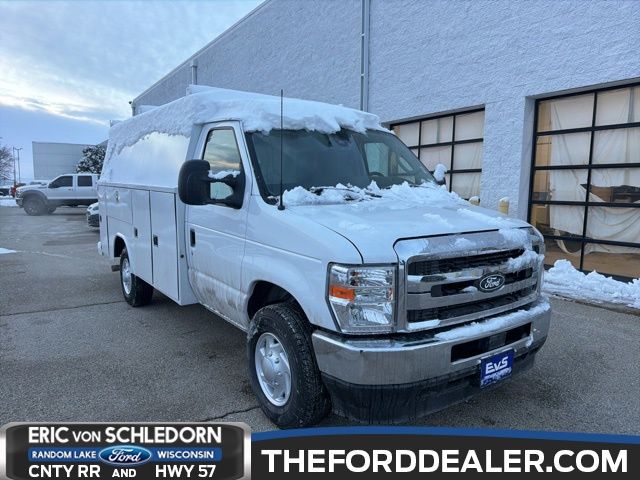 2026 Ford E-Series SRW E-350 Super Duty 138 in WB's photo