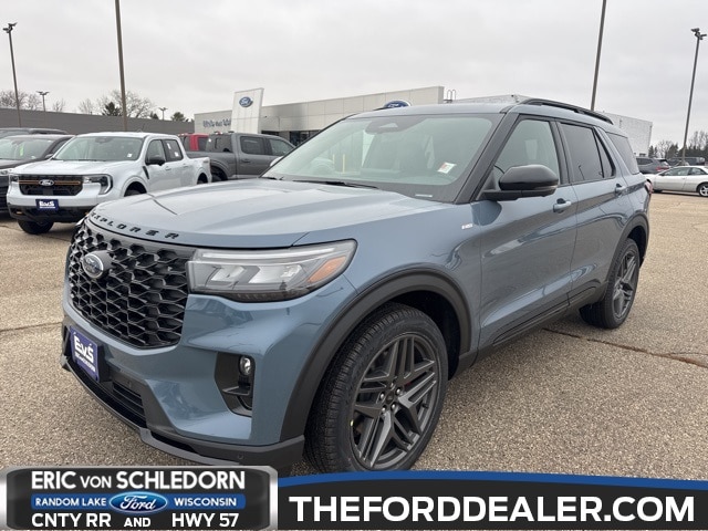 2026 Ford Explorer ST-LINE's photo