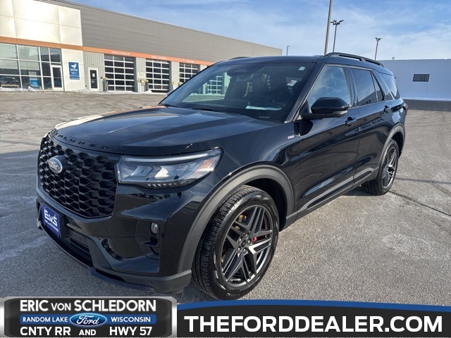 2025 Ford Explorer ST-LINE's photo