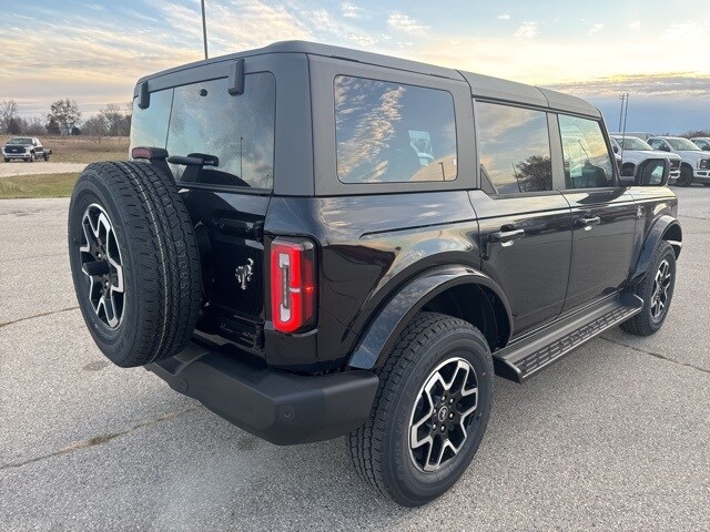 2025 Ford Bronco Outer Banks photo 2
