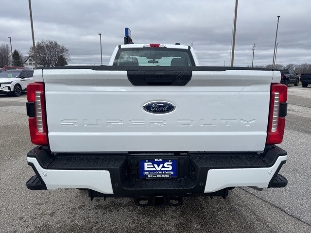2025 Ford F-350 photo 4