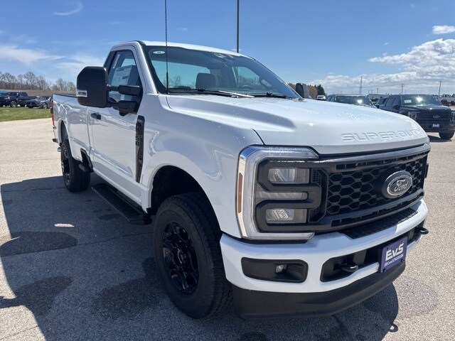 2025 Ford F-350 photo 3