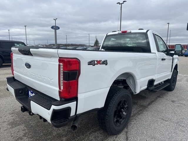 2025 Ford F-350 photo 3