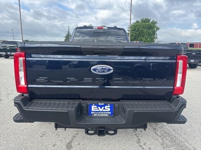 2025 Ford F-350 photo 4