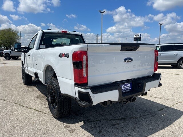 2025 Ford F-350 photo 3