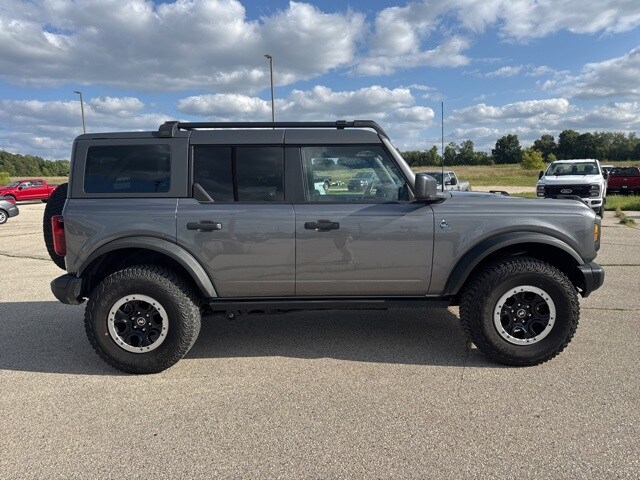2023 Ford Bronco Black Diamond photo 2