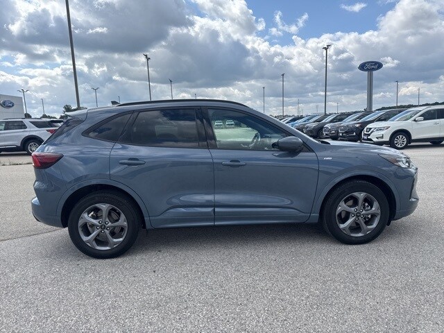 2023 Ford Escape ST-Line Select photo 2