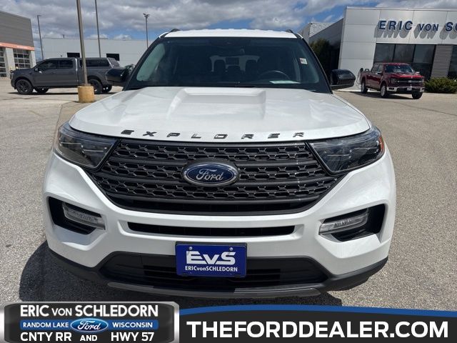 2023 Ford Explorer XLT 4WD's photo