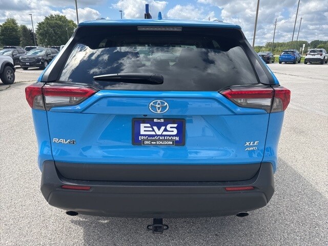 2021 Toyota RAV4 XLE Premium photo 4
