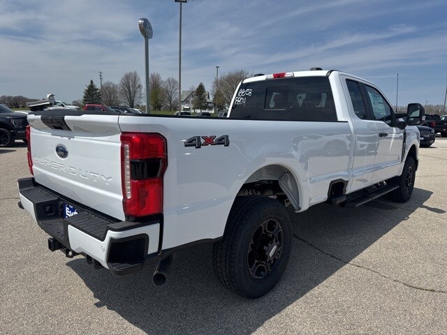 2025 Ford F-350 photo 3