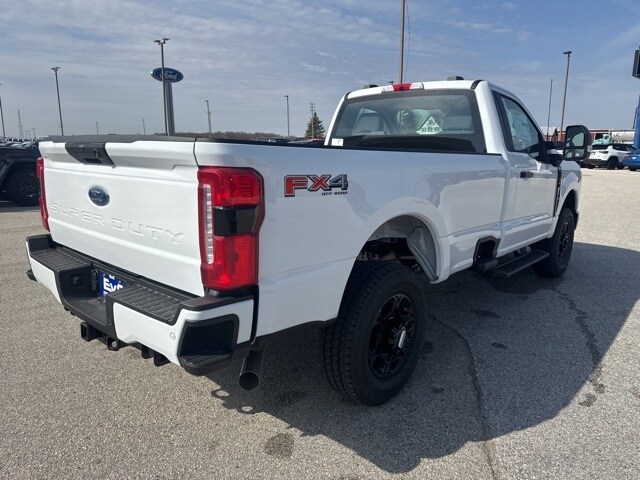 2025 Ford F-350 photo 3