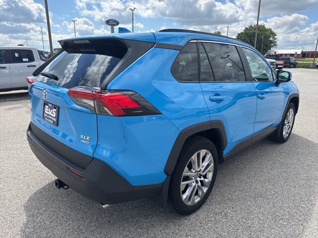 2021 Toyota RAV4 XLE Premium photo 3