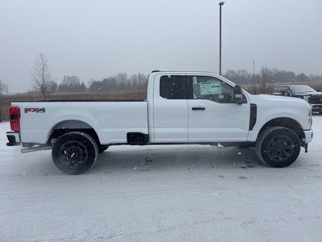2025 Ford F-250 photo 2