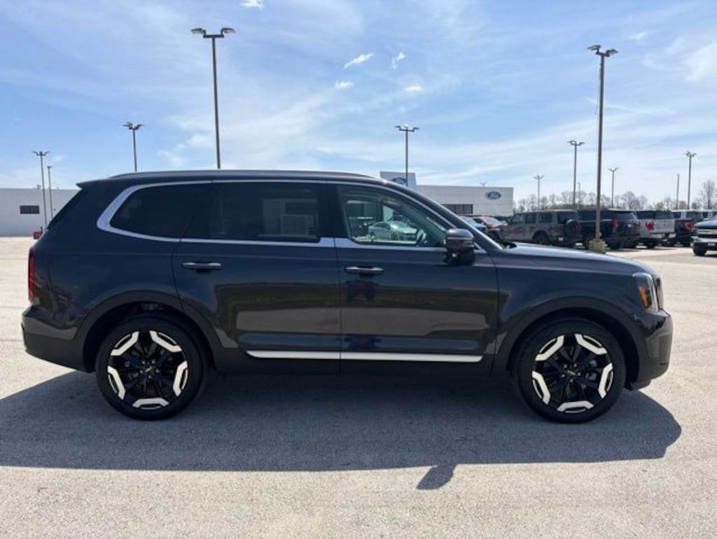 Used 2025 Kia Telluride S SUV