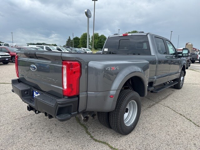 2025 Ford F-350 photo 3