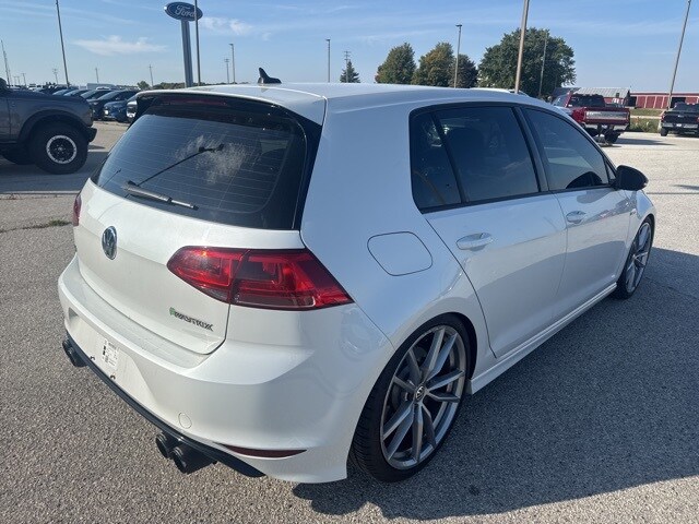2017 Volkswagen Golf R 4Motion photo 3