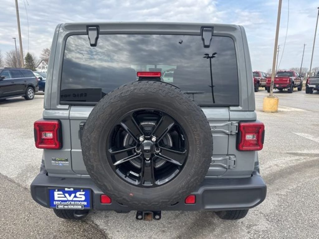 Used 2021 Jeep Wrangler Unlimited Sahara Altitude SUV