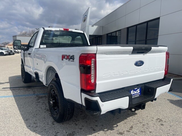 2025 Ford F-350 photo 3