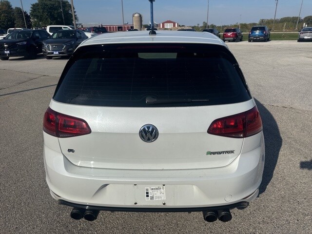 2017 Volkswagen Golf R 4Motion photo 4