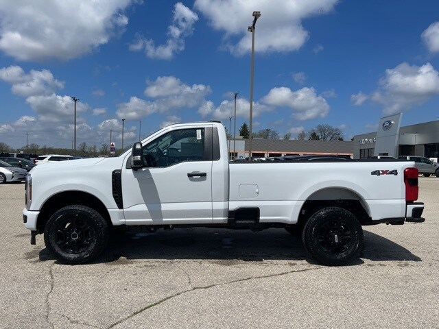 2025 Ford F-350 photo 2