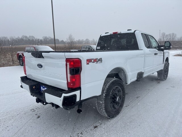 2025 Ford F-250 photo 3