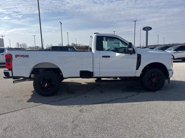 2025 Ford F-350 photo 2