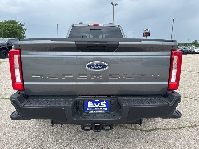 2025 Ford F-350 photo 4
