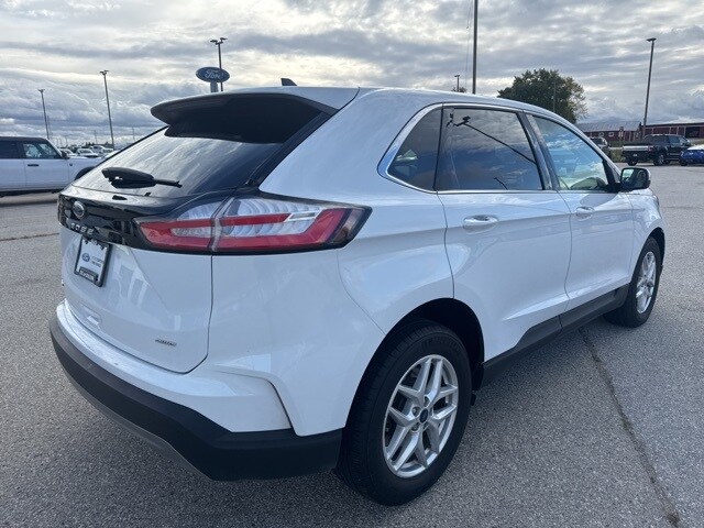 2022 Ford Edge SEL photo 3