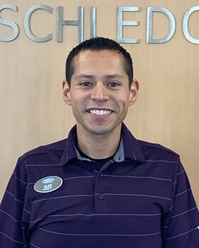 Staff member Alex Hernandez from ID_9075e205de38