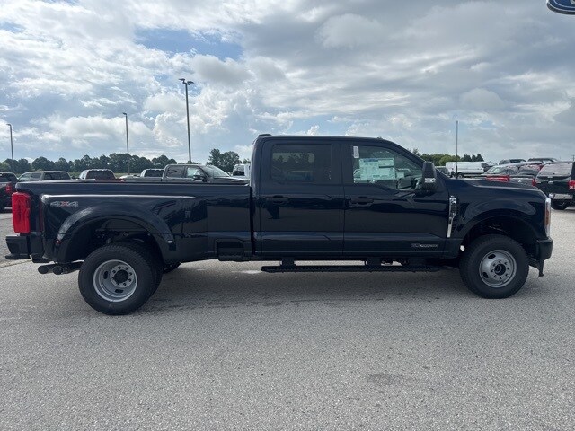 2025 Ford F-350 photo 2