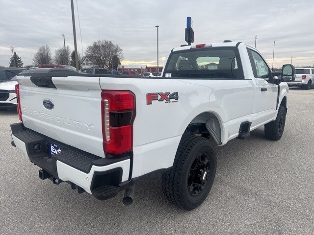 2025 Ford F-350 photo 3