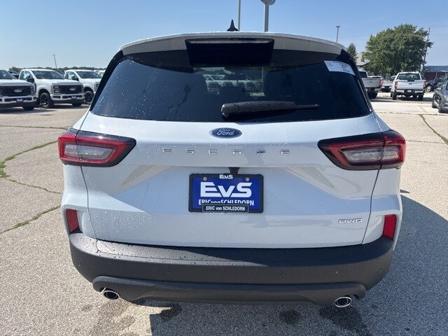 2025 Ford Escape ST-Line photo 4
