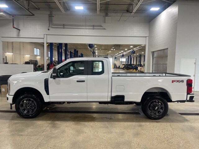 2025 Ford F-250 photo 2