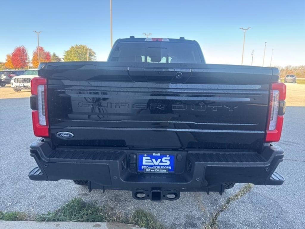 New 2026 Ford Super Duty F-350 Platinum Truck Crew Cab